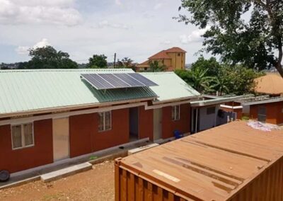 Solaranlage zur Energie- und Wasserversorgung einer Ausbildungsfarm in Kampala, Uganda